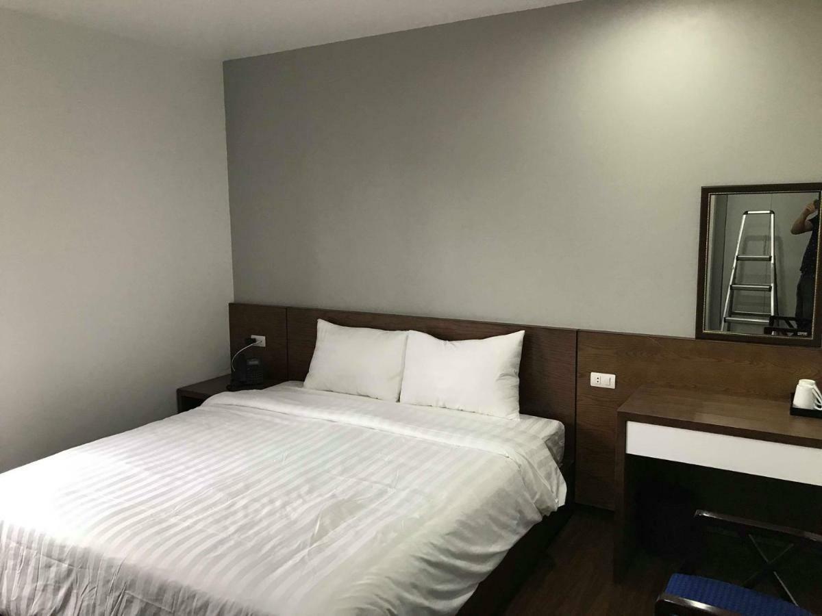 Lex Hotel Ha Long Buitenkant foto